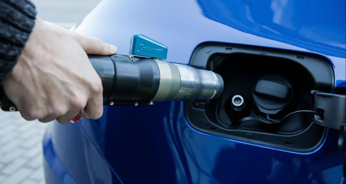 CNG je opět levnější než benzín