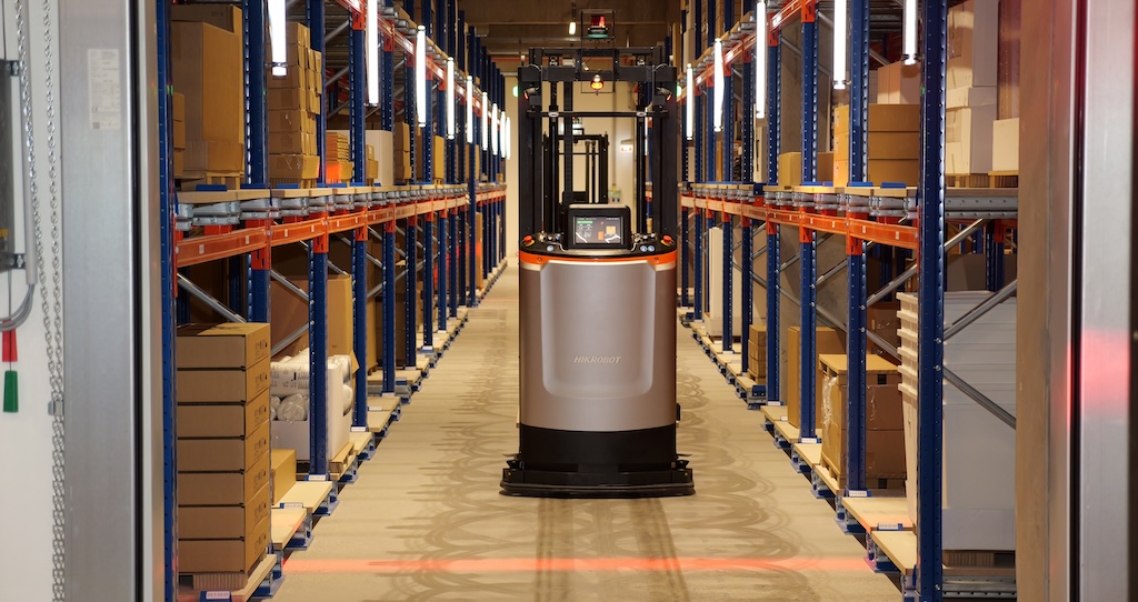 IKEA představila největší obchodní dům s distribučním centrem a automatizací