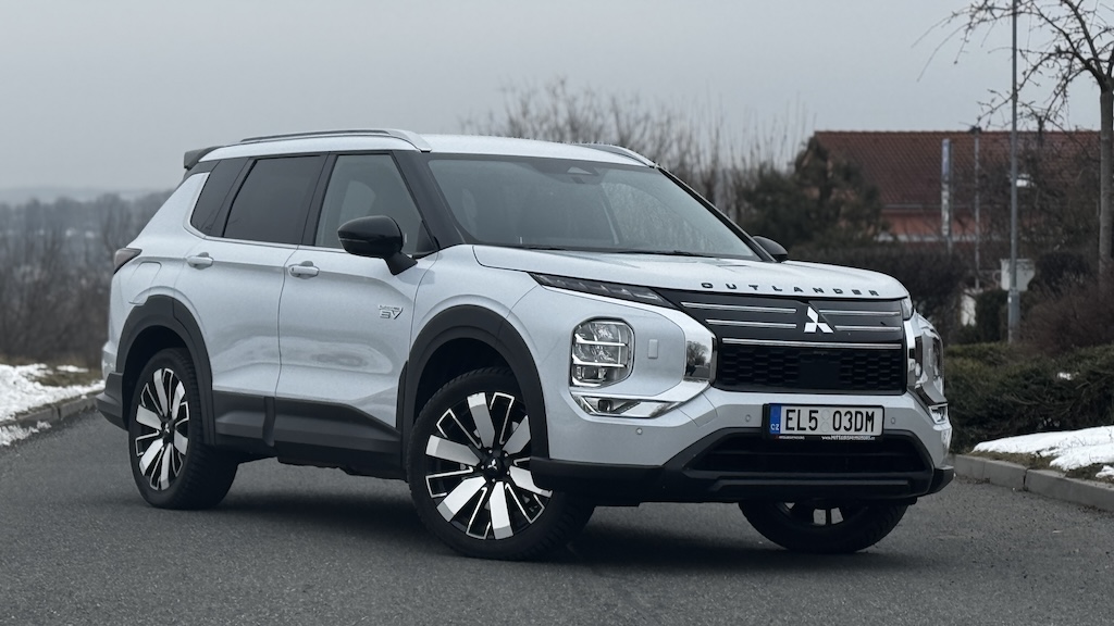 Mitsubishi Outlander - Kdo si počká