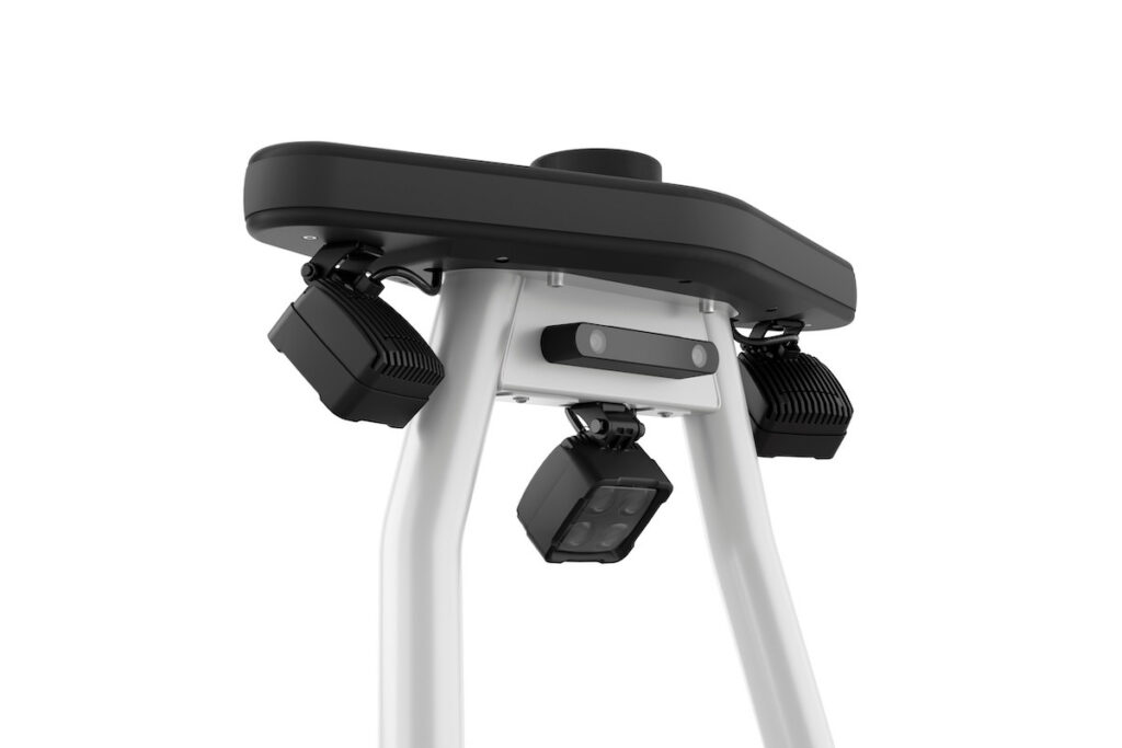 Horní kamerový a LiDAR systém vozíku AXL 15 iGo pro bezpečnou navigaci v těsných prostorech.
