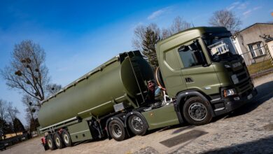 Armáda České republiky převzala nové cisternové soupravy s tahači Scania