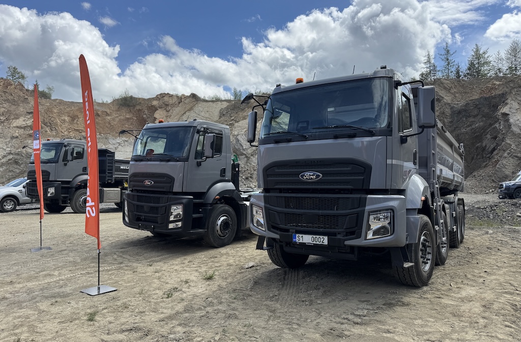Ford Trucks přivezl stavební speciály do kamenolomu