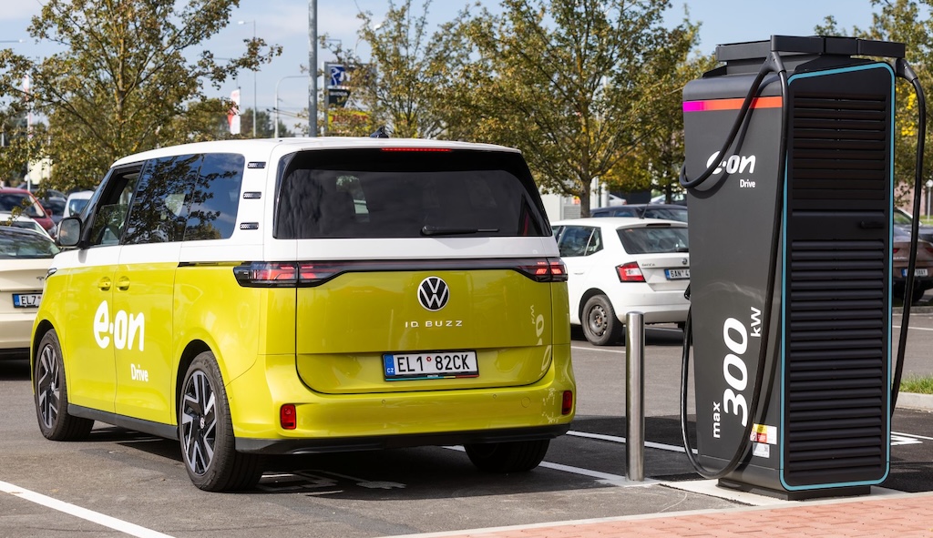 Čtyři z deseti českých řidičů by mohli bez omezení přejít na elektromobil