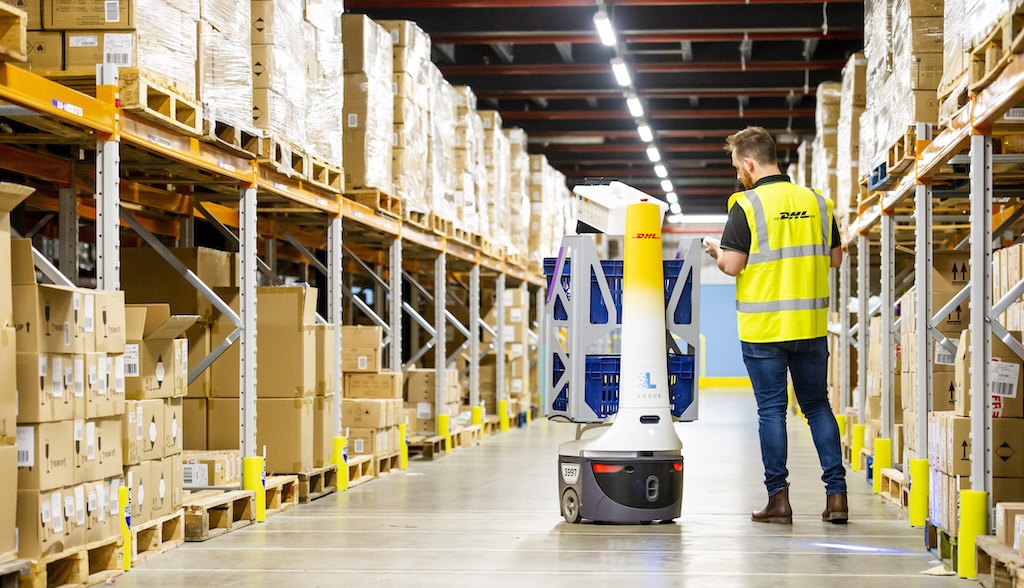 AI přebírá aktivnější roli, člověk ale zůstává v centru logistiky