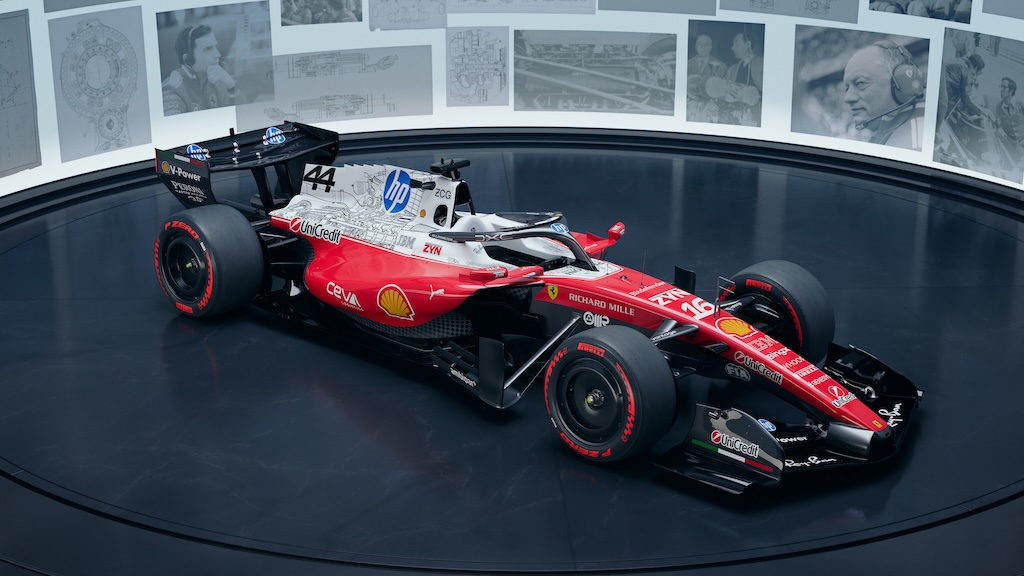 Ferrari vyjede v Austinu se speciálním polepem