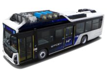 Nový vodíkový autobus Toyoty ujede 300 km