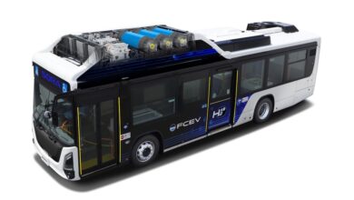Nový vodíkový autobus Toyoty ujede 300 km
