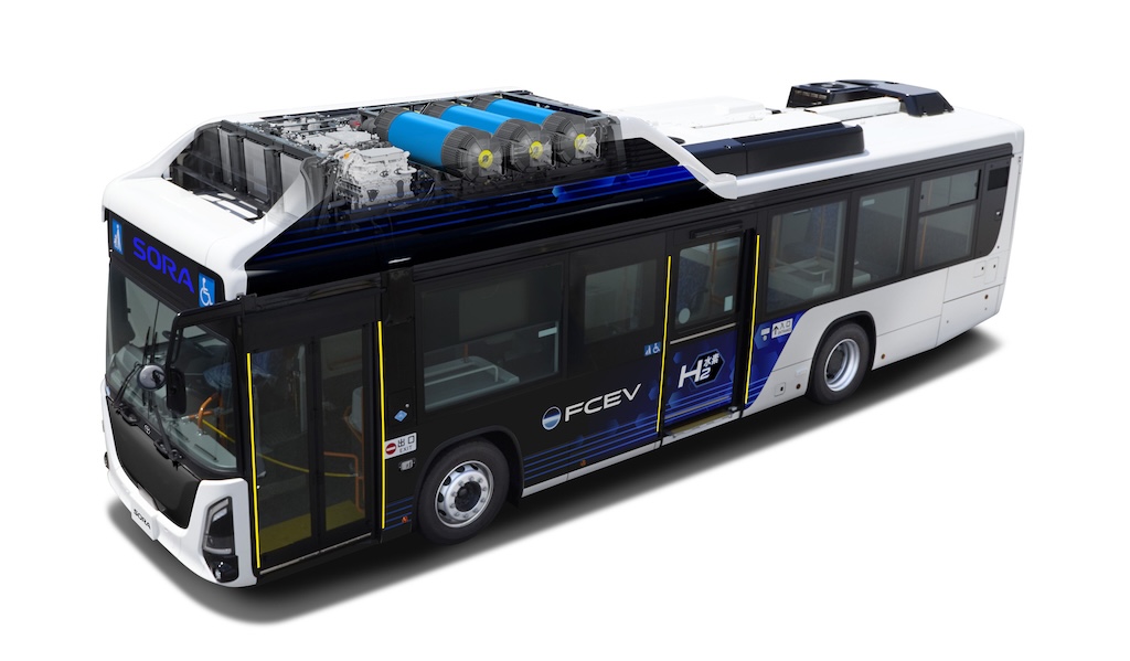Nový vodíkový autobus Toyoty ujede 300 km