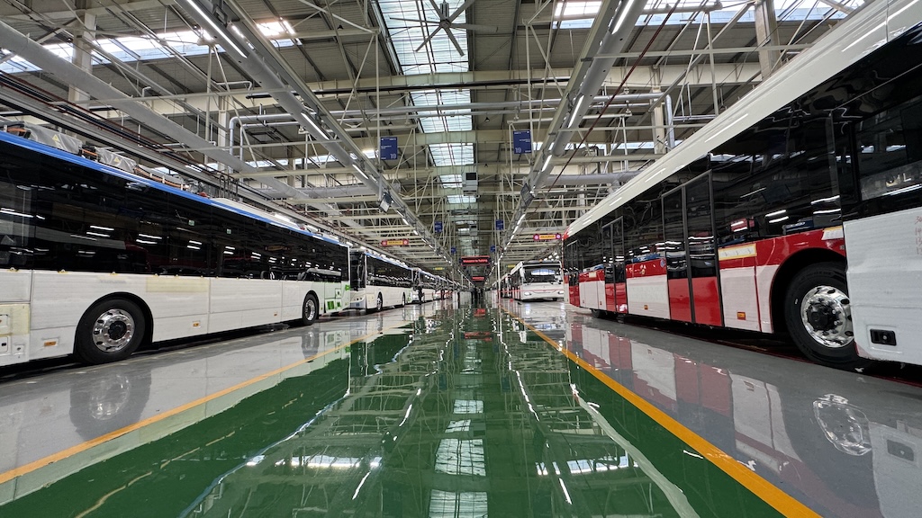 Uvnitř autobusového kolosu